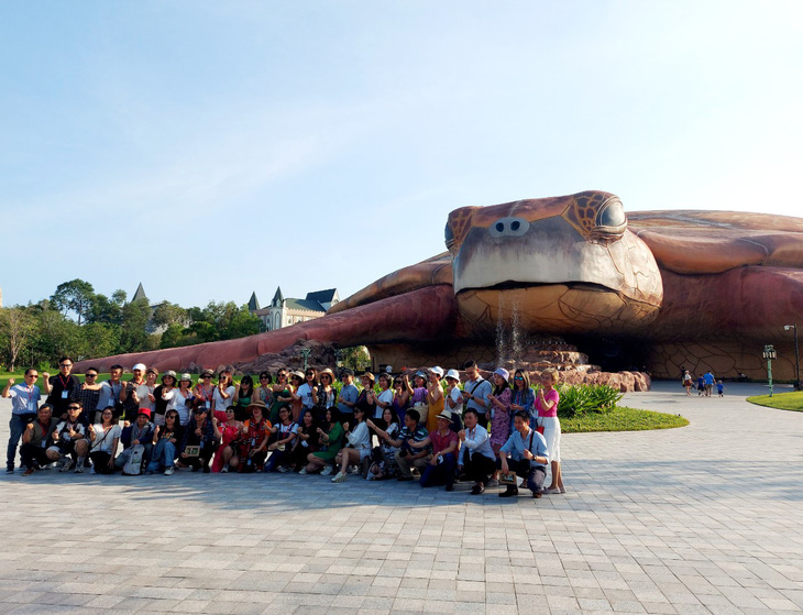 Đoàn famtrip hơn 40 doanh nghiệp kinh doanh dịch vụ du lịch ở TP Hà Nội đến tham quan công viên chủ đề Vinwonders Phú Quốc 